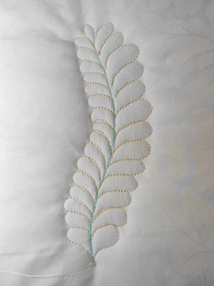 how to quilt feather, feather quilt video tutorial, traditional feather, bump bump feather, video tutorial, Valerie Smith, APQS, longarm quilting