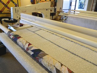 how to load a quilt, loading a quilt, quilt back roller, pick up roller, quilt frame, APQS, longarm machine