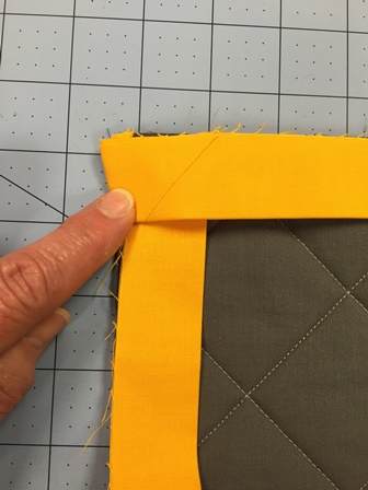 how-to, tutorials, binding, how to make great binding corners, quilting tips, APQS