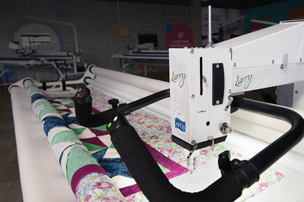 Larry longarm quilting machine with front with adjustable handles