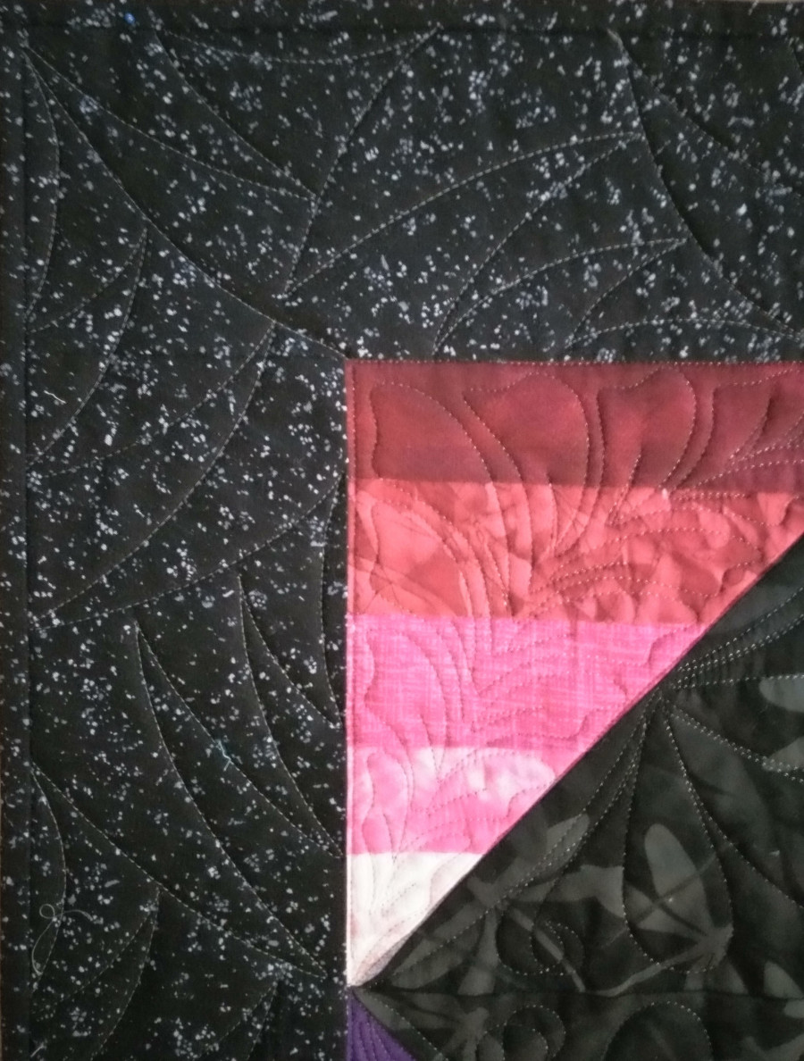 A highlighted section of the Luscious Luster quilt.