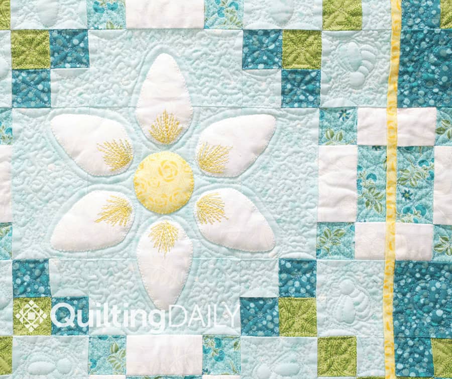 Free pattern: Irish Spring Surprise - zoomed in look at the flower and petals